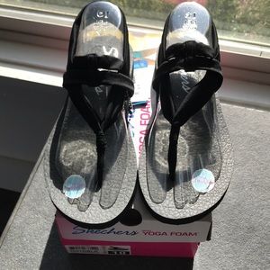 NEW Skechers with yoga foam size 10